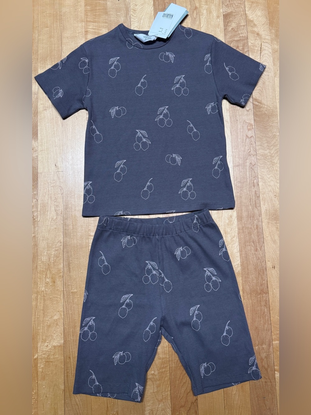 H&M organic cotton ribbed pajama set charcoal / white cherry /fruit size 5/6